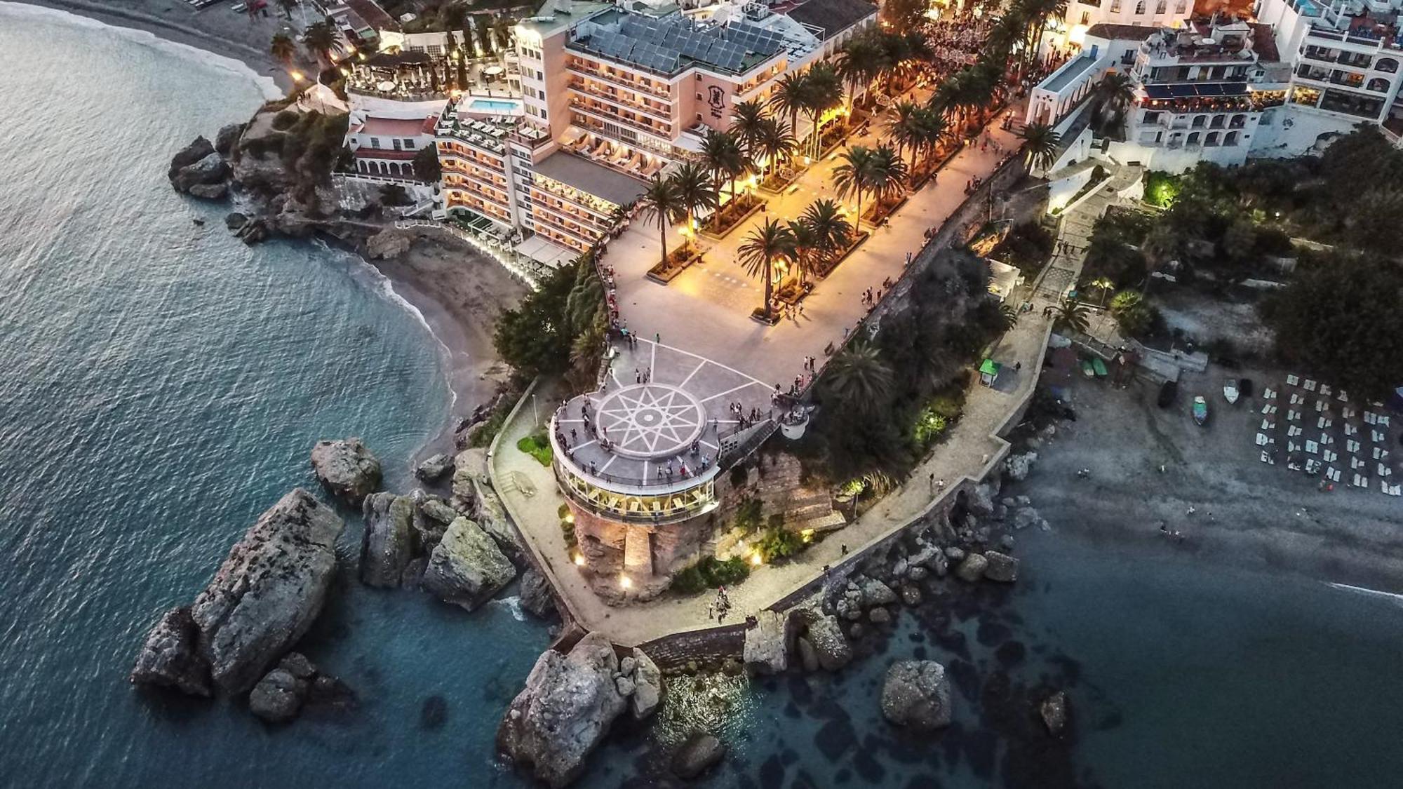 Renovated Apartment On Beachside With Pool Nerja Exteriör bild