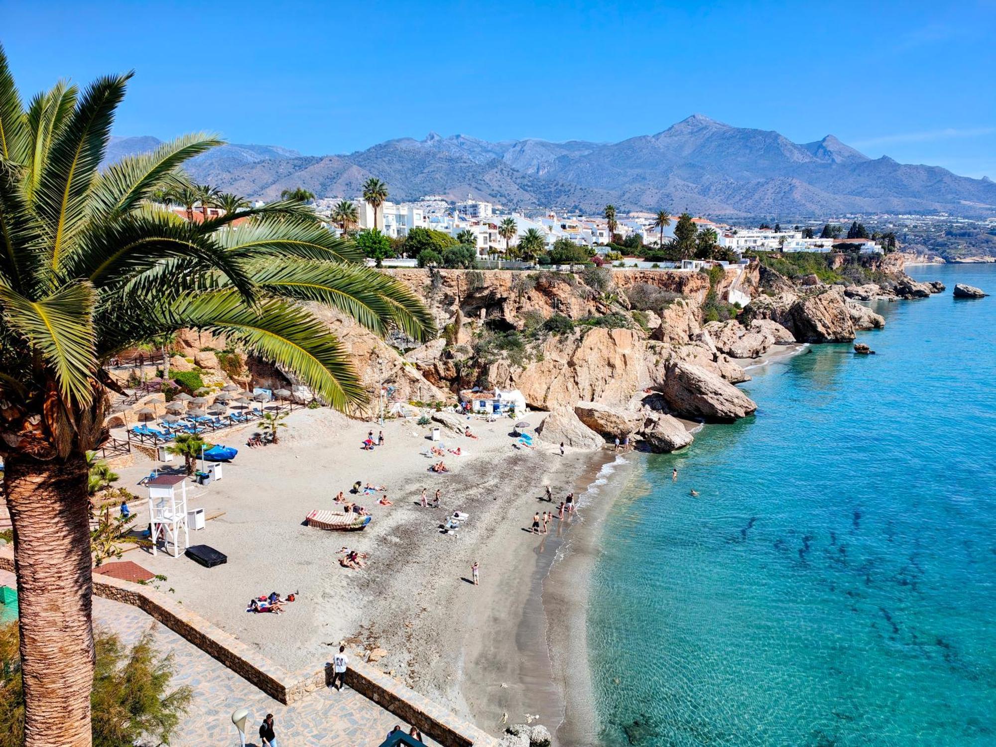 Renovated Apartment On Beachside With Pool Nerja Exteriör bild
