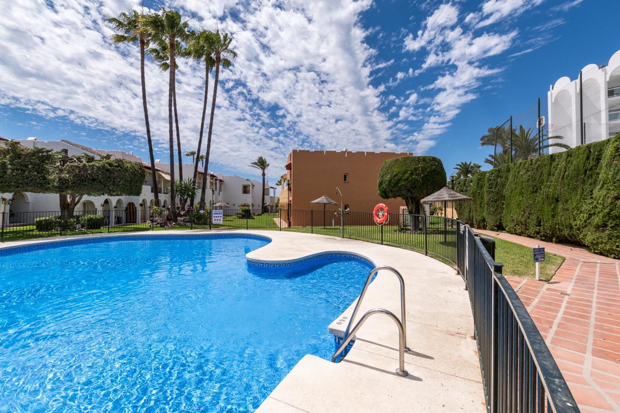Renovated Apartment On Beachside With Pool Nerja Exteriör bild