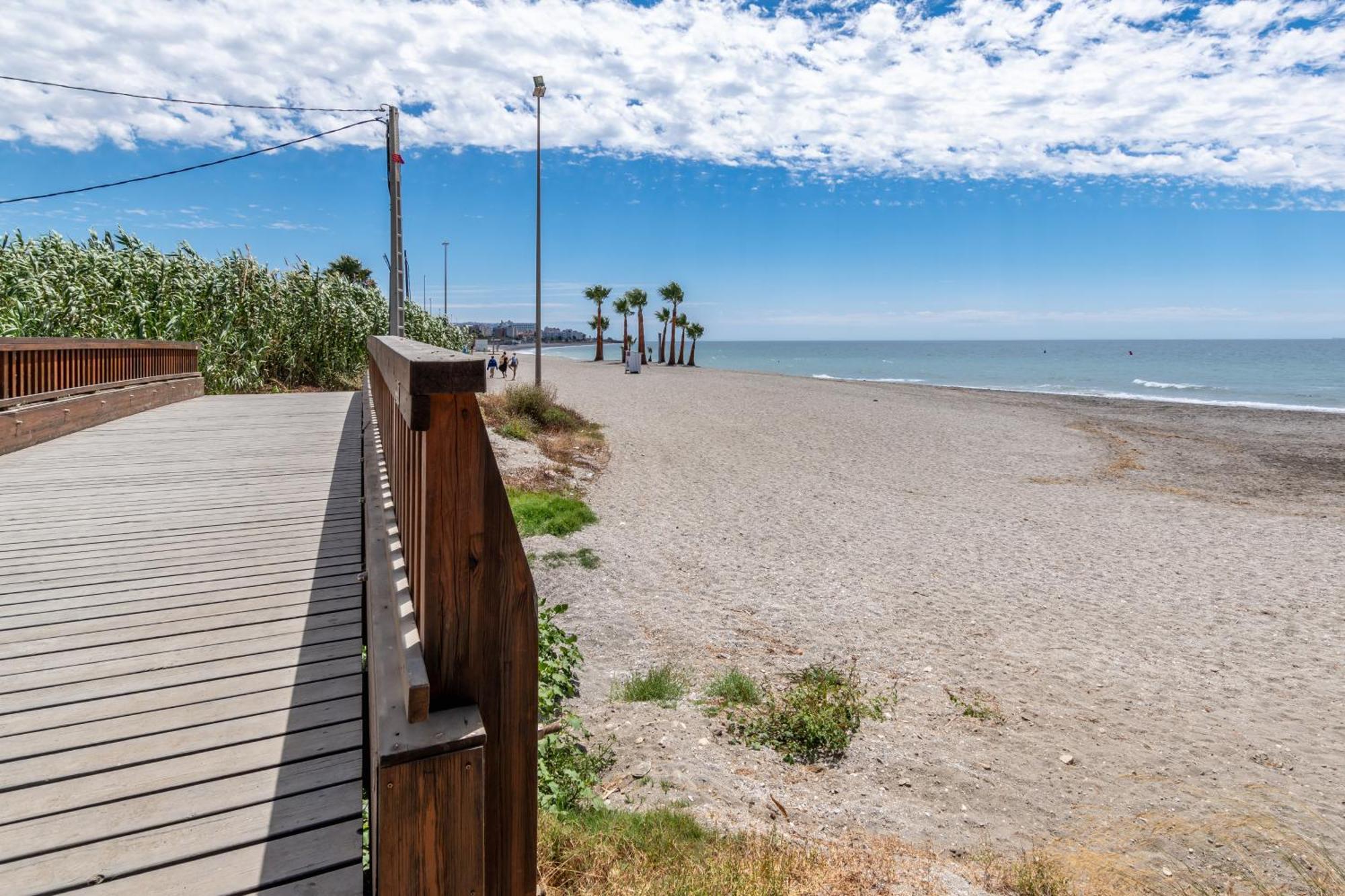 Renovated Apartment On Beachside With Pool Nerja Exteriör bild