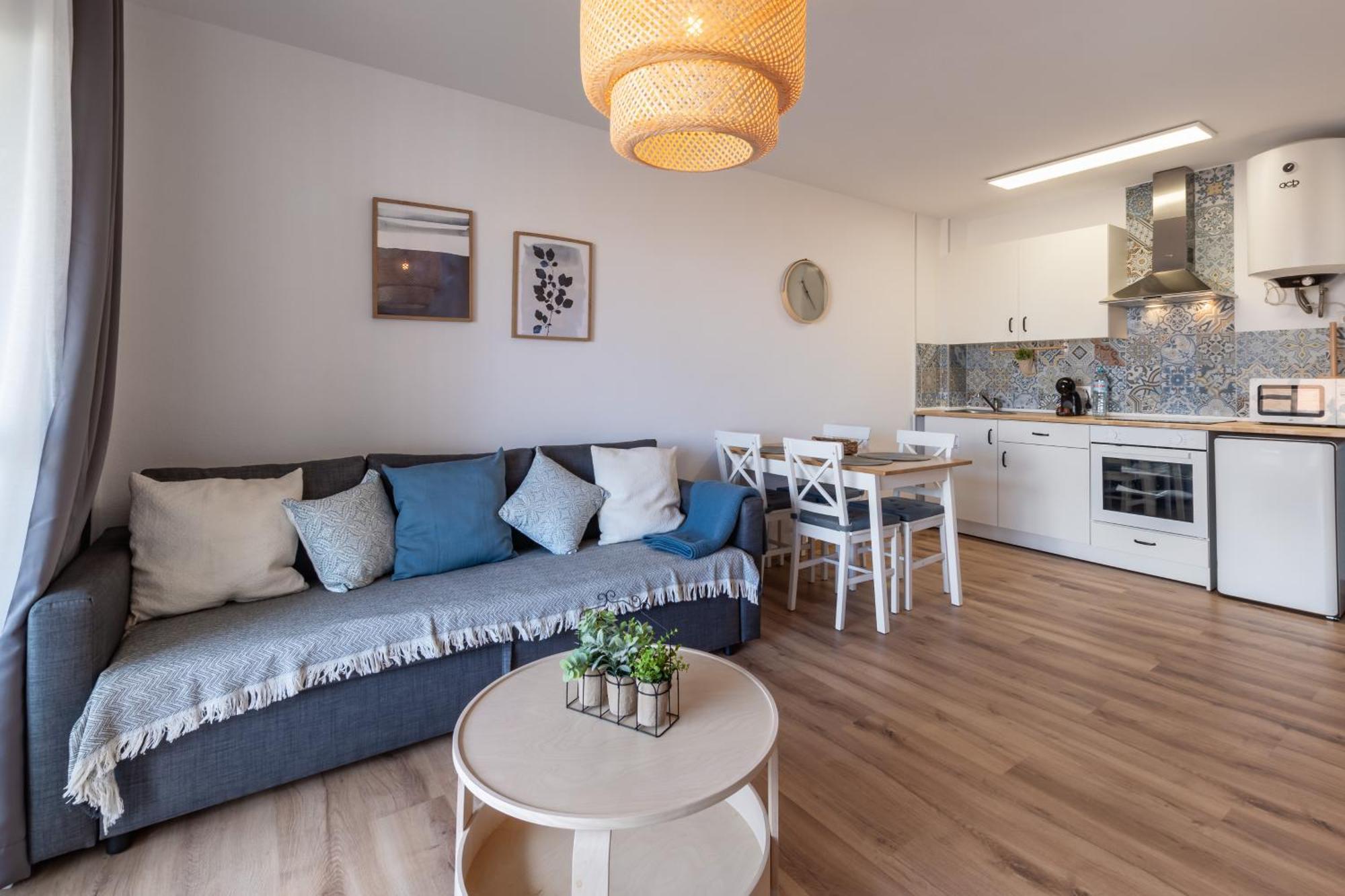 Renovated Apartment On Beachside With Pool Nerja Rum bild