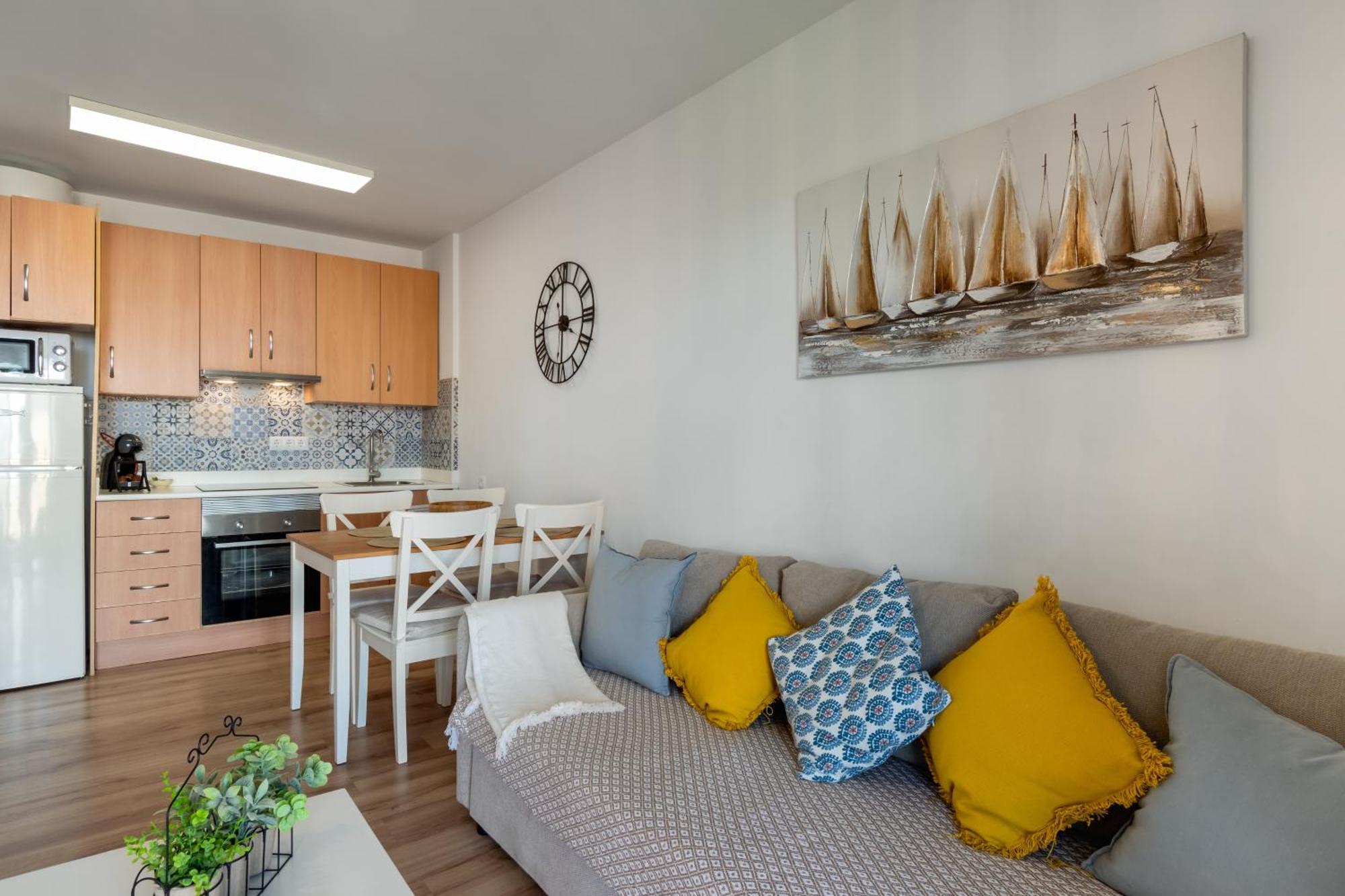 Renovated Apartment On Beachside With Pool Nerja Rum bild