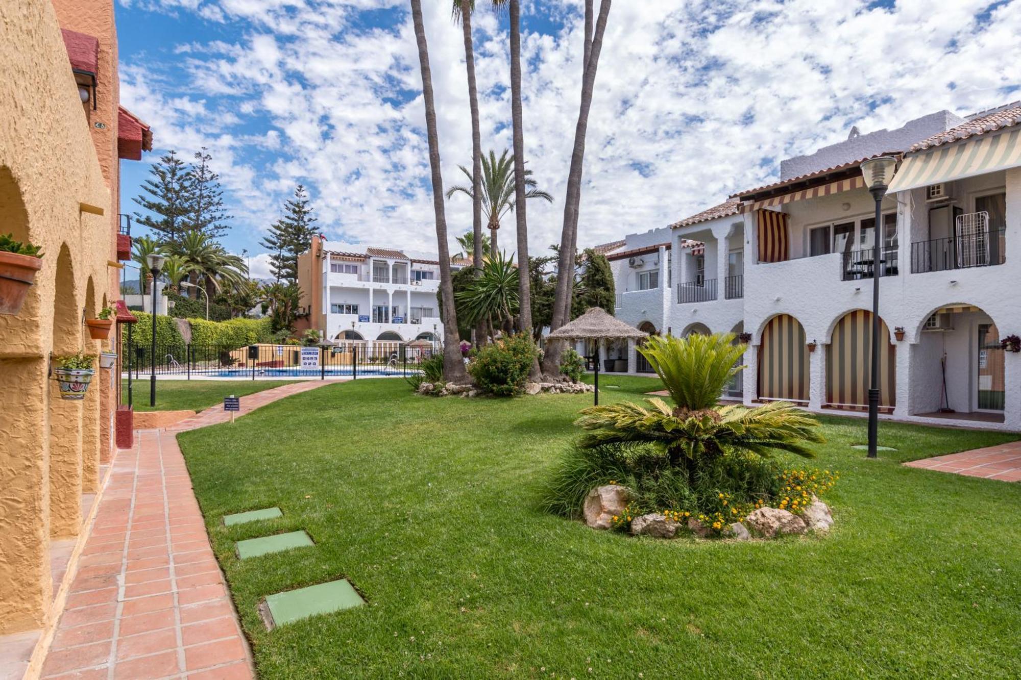 Renovated Apartment On Beachside With Pool Nerja Exteriör bild
