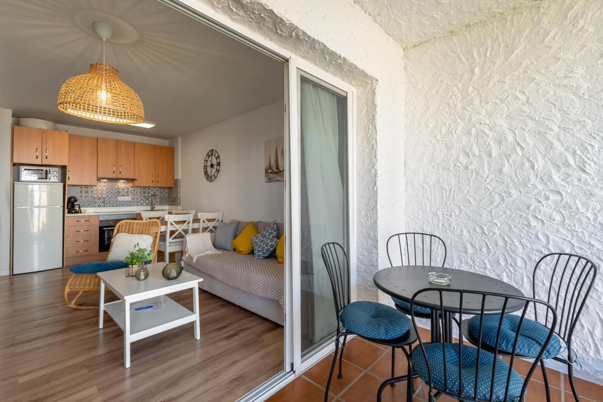 Renovated Apartment On Beachside With Pool Nerja Rum bild